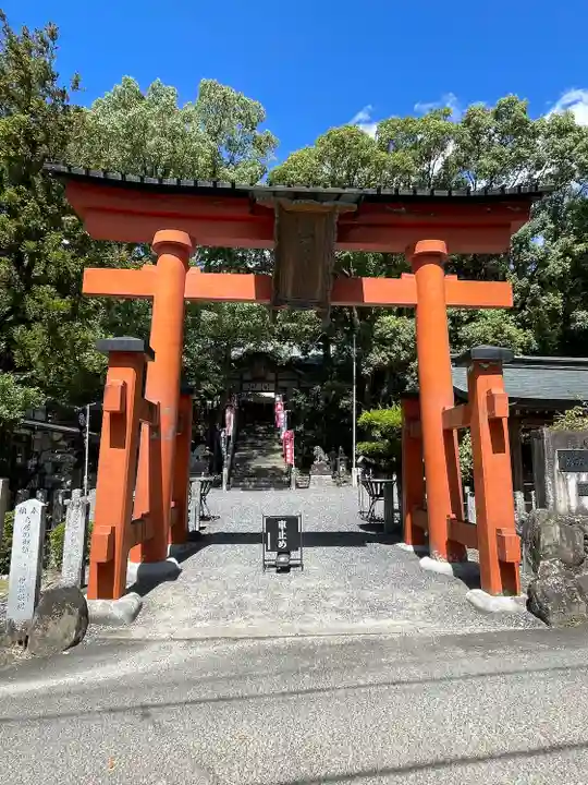 敢國神社の鳥居