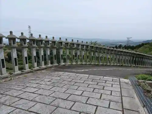 総本山　本福寺の{uncategorized: "未分類", other: "その他", undefined: "問題あり", building: "その他建物", grave: "お墓", sacred_gate: "鳥居", guardian: "狛犬", statue: "像", buddha: "仏像", history: "歴史", nature: "自然", garden: "庭園", animal: "動物", pagoda: "塔", temizu: "手水舎", mountain_gate: "山門・神門", sanctuary: "本殿・本堂", subordinate: "末社・摂社", art: "芸術", scenery: "景色", jizo: "地蔵", ema: "絵馬", goshuin: "御朱印", omikuji: "おみくじ", items: "授与品その他", amulet: "お守り", goshuincho: "御朱印帳", eats: "食事", festival: "お祭り", votive_dance: "神楽", shichigosan: "七五三参", wedding: "結婚式", experience: "体験その他", initially: "初詣", around: "周辺", anti_infection: "感染症対策"}