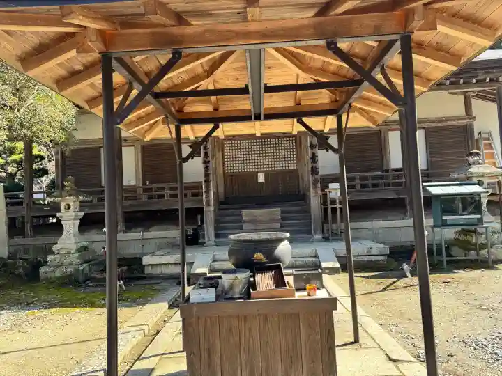 如意輪寺の{uncategorized: "未分類", other: "その他", undefined: "問題あり", building: "その他建物", grave: "お墓", sacred_gate: "鳥居", guardian: "狛犬", statue: "像", buddha: "仏像", history: "歴史", nature: "自然", garden: "庭園", animal: "動物", pagoda: "塔", temizu: "手水舎", mountain_gate: "山門・神門", sanctuary: "本殿・本堂", subordinate: "末社・摂社", art: "芸術", scenery: "景色", jizo: "地蔵", ema: "絵馬", goshuin: "御朱印", omikuji: "おみくじ", items: "授与品その他", amulet: "お守り", goshuincho: "御朱印帳", eats: "食事", festival: "お祭り", votive_dance: "神楽", shichigosan: "七五三参", wedding: "結婚式", experience: "体験その他", initially: "初詣", around: "周辺", anti_infection: "感染症対策"}