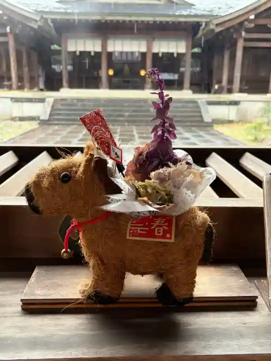 吉野神宮の{uncategorized: "未分類", other: "その他", undefined: "問題あり", building: "その他建物", grave: "お墓", sacred_gate: "鳥居", guardian: "狛犬", statue: "像", buddha: "仏像", history: "歴史", nature: "自然", garden: "庭園", animal: "動物", pagoda: "塔", temizu: "手水舎", mountain_gate: "山門・神門", sanctuary: "本殿・本堂", subordinate: "末社・摂社", art: "芸術", scenery: "景色", jizo: "地蔵", ema: "絵馬", goshuin: "御朱印", omikuji: "おみくじ", items: "授与品その他", amulet: "お守り", goshuincho: "御朱印帳", eats: "食事", festival: "お祭り", votive_dance: "神楽", shichigosan: "七五三参", wedding: "結婚式", experience: "体験その他", initially: "初詣", around: "周辺", anti_infection: "感染症対策"}