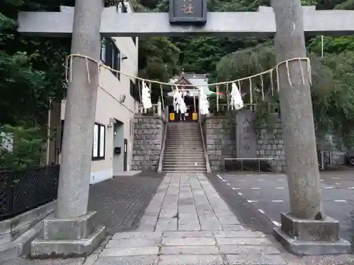 根岸八幡神社の鳥居