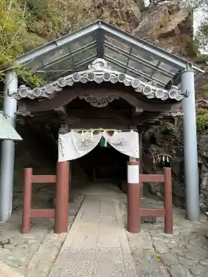 鹽竈神社の{uncategorized: "未分類", other: "その他", undefined: "問題あり", building: "その他建物", grave: "お墓", sacred_gate: "鳥居", guardian: "狛犬", statue: "像", buddha: "仏像", history: "歴史", nature: "自然", garden: "庭園", animal: "動物", pagoda: "塔", temizu: "手水舎", mountain_gate: "山門・神門", sanctuary: "本殿・本堂", subordinate: "末社・摂社", art: "芸術", scenery: "景色", jizo: "地蔵", ema: "絵馬", goshuin: "御朱印", omikuji: "おみくじ", items: "授与品その他", amulet: "お守り", goshuincho: "御朱印帳", eats: "食事", festival: "お祭り", votive_dance: "神楽", shichigosan: "七五三参", wedding: "結婚式", experience: "体験その他", initially: "初詣", around: "周辺", anti_infection: "感染症対策"}