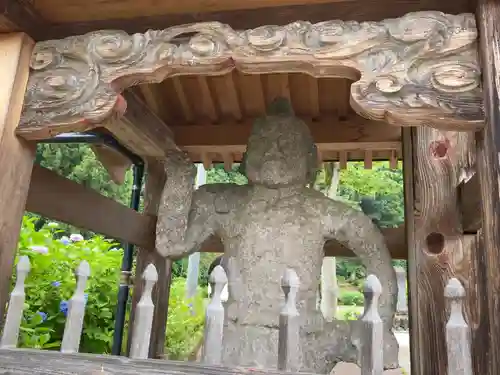 西福寺の像