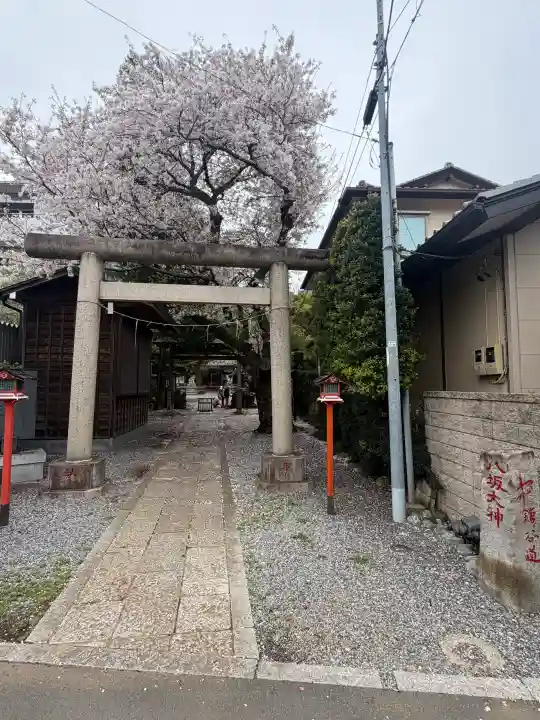 印内八坂神社の{uncategorized: "未分類", other: "その他", undefined: "問題あり", building: "その他建物", grave: "お墓", sacred_gate: "鳥居", guardian: "狛犬", statue: "像", buddha: "仏像", history: "歴史", nature: "自然", garden: "庭園", animal: "動物", pagoda: "塔", temizu: "手水舎", mountain_gate: "山門・神門", sanctuary: "本殿・本堂", subordinate: "末社・摂社", art: "芸術", scenery: "景色", jizo: "地蔵", ema: "絵馬", goshuin: "御朱印", omikuji: "おみくじ", items: "授与品その他", amulet: "お守り", goshuincho: "御朱印帳", eats: "食事", festival: "お祭り", votive_dance: "神楽", shichigosan: "七五三参", wedding: "結婚式", experience: "体験その他", initially: "初詣", around: "周辺", anti_infection: "感染症対策"}