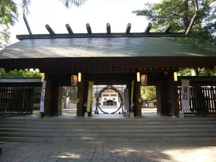 帯廣神社の山門・神門