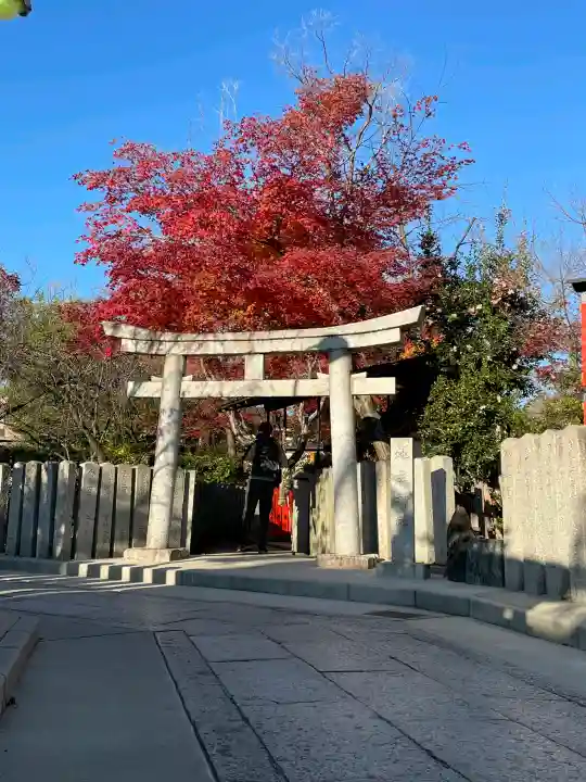 車折神社の{uncategorized: "未分類", other: "その他", undefined: "問題あり", building: "その他建物", grave: "お墓", sacred_gate: "鳥居", guardian: "狛犬", statue: "像", buddha: "仏像", history: "歴史", nature: "自然", garden: "庭園", animal: "動物", pagoda: "塔", temizu: "手水舎", mountain_gate: "山門・神門", sanctuary: "本殿・本堂", subordinate: "末社・摂社", art: "芸術", scenery: "景色", jizo: "地蔵", ema: "絵馬", goshuin: "御朱印", omikuji: "おみくじ", items: "授与品その他", amulet: "お守り", goshuincho: "御朱印帳", eats: "食事", festival: "お祭り", votive_dance: "神楽", shichigosan: "七五三参", wedding: "結婚式", experience: "体験その他", initially: "初詣", around: "周辺", anti_infection: "感染症対策"}