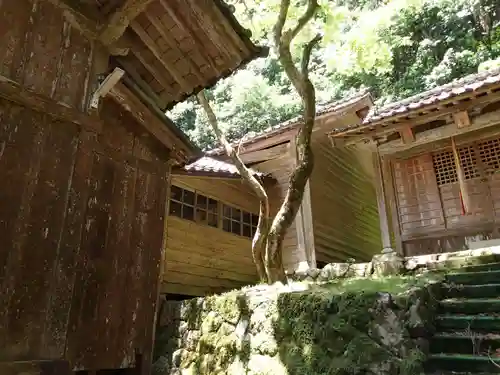 雷神社の本殿