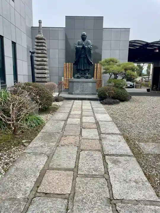 善慶寺の{uncategorized: "未分類", other: "その他", undefined: "問題あり", building: "その他建物", grave: "お墓", sacred_gate: "鳥居", guardian: "狛犬", statue: "像", buddha: "仏像", history: "歴史", nature: "自然", garden: "庭園", animal: "動物", pagoda: "塔", temizu: "手水舎", mountain_gate: "山門・神門", sanctuary: "本殿・本堂", subordinate: "末社・摂社", art: "芸術", scenery: "景色", jizo: "地蔵", ema: "絵馬", goshuin: "御朱印", omikuji: "おみくじ", items: "授与品その他", amulet: "お守り", goshuincho: "御朱印帳", eats: "食事", festival: "お祭り", votive_dance: "神楽", shichigosan: "七五三参", wedding: "結婚式", experience: "体験その他", initially: "初詣", around: "周辺", anti_infection: "感染症対策"}