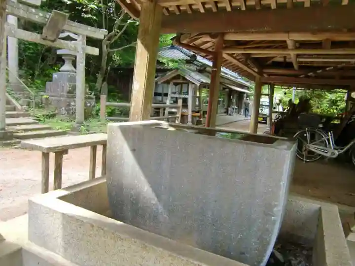 諏訪神社の手水舎
