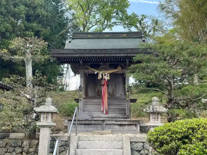 八幡神社 (山本)の{uncategorized: "未分類", other: "その他", undefined: "問題あり", building: "その他建物", grave: "お墓", sacred_gate: "鳥居", guardian: "狛犬", statue: "像", buddha: "仏像", history: "歴史", nature: "自然", garden: "庭園", animal: "動物", pagoda: "塔", temizu: "手水舎", mountain_gate: "山門・神門", sanctuary: "本殿・本堂", subordinate: "末社・摂社", art: "芸術", scenery: "景色", jizo: "地蔵", ema: "絵馬", goshuin: "御朱印", omikuji: "おみくじ", items: "授与品その他", amulet: "お守り", goshuincho: "御朱印帳", eats: "食事", festival: "お祭り", votive_dance: "神楽", shichigosan: "七五三参", wedding: "結婚式", experience: "体験その他", initially: "初詣", around: "周辺", anti_infection: "感染症対策"}
