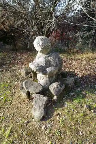 蚕霊神社の像