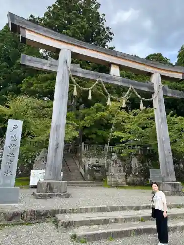 戸隠神社中社の{uncategorized: "未分類", other: "その他", undefined: "問題あり", building: "その他建物", grave: "お墓", sacred_gate: "鳥居", guardian: "狛犬", statue: "像", buddha: "仏像", history: "歴史", nature: "自然", garden: "庭園", animal: "動物", pagoda: "塔", temizu: "手水舎", mountain_gate: "山門・神門", sanctuary: "本殿・本堂", subordinate: "末社・摂社", art: "芸術", scenery: "景色", jizo: "地蔵", ema: "絵馬", goshuin: "御朱印", omikuji: "おみくじ", items: "授与品その他", amulet: "お守り", goshuincho: "御朱印帳", eats: "食事", festival: "お祭り", votive_dance: "神楽", shichigosan: "七五三参", wedding: "結婚式", experience: "体験その他", initially: "初詣", around: "周辺", anti_infection: "感染症対策"}