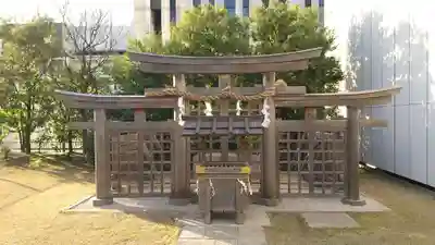 ギンザコマツ三輪神社の鳥居