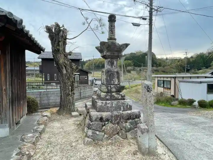 安楽寺の{uncategorized: "未分類", other: "その他", undefined: "問題あり", building: "その他建物", grave: "お墓", sacred_gate: "鳥居", guardian: "狛犬", statue: "像", buddha: "仏像", history: "歴史", nature: "自然", garden: "庭園", animal: "動物", pagoda: "塔", temizu: "手水舎", mountain_gate: "山門・神門", sanctuary: "本殿・本堂", subordinate: "末社・摂社", art: "芸術", scenery: "景色", jizo: "地蔵", ema: "絵馬", goshuin: "御朱印", omikuji: "おみくじ", items: "授与品その他", amulet: "お守り", goshuincho: "御朱印帳", eats: "食事", festival: "お祭り", votive_dance: "神楽", shichigosan: "七五三参", wedding: "結婚式", experience: "体験その他", initially: "初詣", around: "周辺", anti_infection: "感染症対策"}