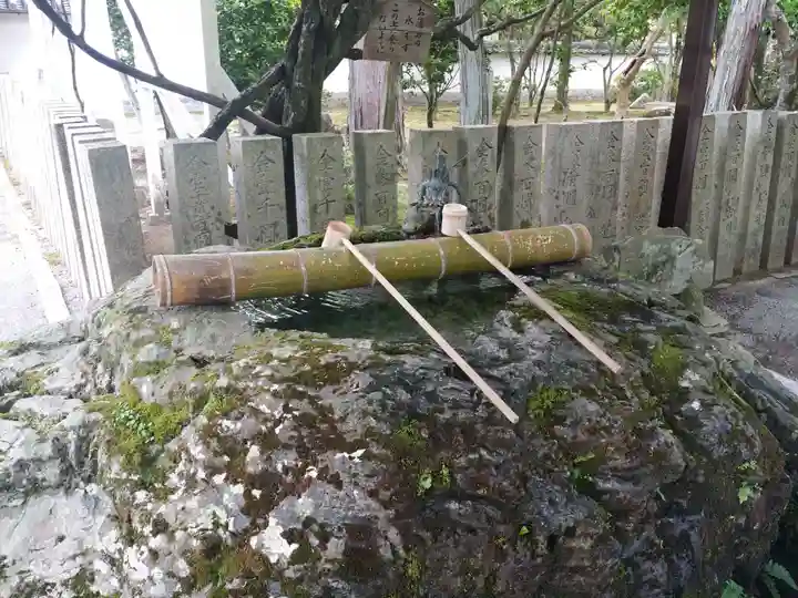多田神社の手水舎
