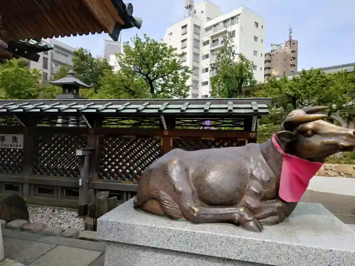湯島天満宮の{uncategorized: "未分類", other: "その他", undefined: "問題あり", building: "その他建物", grave: "お墓", sacred_gate: "鳥居", guardian: "狛犬", statue: "像", buddha: "仏像", history: "歴史", nature: "自然", garden: "庭園", animal: "動物", pagoda: "塔", temizu: "手水舎", mountain_gate: "山門・神門", sanctuary: "本殿・本堂", subordinate: "末社・摂社", art: "芸術", scenery: "景色", jizo: "地蔵", ema: "絵馬", goshuin: "御朱印", omikuji: "おみくじ", items: "授与品その他", amulet: "お守り", goshuincho: "御朱印帳", eats: "食事", festival: "お祭り", votive_dance: "神楽", shichigosan: "七五三参", wedding: "結婚式", experience: "体験その他", initially: "初詣", around: "周辺", anti_infection: "感染症対策"}