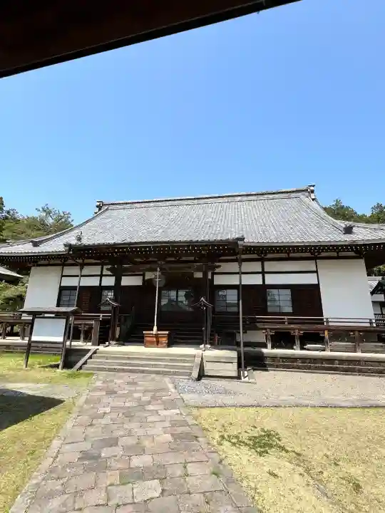 鶏足寺の{uncategorized: "未分類", other: "その他", undefined: "問題あり", building: "その他建物", grave: "お墓", sacred_gate: "鳥居", guardian: "狛犬", statue: "像", buddha: "仏像", history: "歴史", nature: "自然", garden: "庭園", animal: "動物", pagoda: "塔", temizu: "手水舎", mountain_gate: "山門・神門", sanctuary: "本殿・本堂", subordinate: "末社・摂社", art: "芸術", scenery: "景色", jizo: "地蔵", ema: "絵馬", goshuin: "御朱印", omikuji: "おみくじ", items: "授与品その他", amulet: "お守り", goshuincho: "御朱印帳", eats: "食事", festival: "お祭り", votive_dance: "神楽", shichigosan: "七五三参", wedding: "結婚式", experience: "体験その他", initially: "初詣", around: "周辺", anti_infection: "感染症対策"}