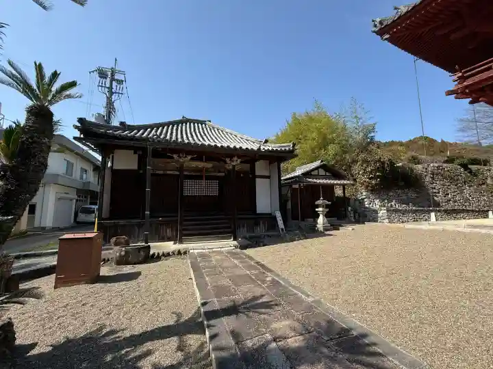 粉河寺の{uncategorized: "未分類", other: "その他", undefined: "問題あり", building: "その他建物", grave: "お墓", sacred_gate: "鳥居", guardian: "狛犬", statue: "像", buddha: "仏像", history: "歴史", nature: "自然", garden: "庭園", animal: "動物", pagoda: "塔", temizu: "手水舎", mountain_gate: "山門・神門", sanctuary: "本殿・本堂", subordinate: "末社・摂社", art: "芸術", scenery: "景色", jizo: "地蔵", ema: "絵馬", goshuin: "御朱印", omikuji: "おみくじ", items: "授与品その他", amulet: "お守り", goshuincho: "御朱印帳", eats: "食事", festival: "お祭り", votive_dance: "神楽", shichigosan: "七五三参", wedding: "結婚式", experience: "体験その他", initially: "初詣", around: "周辺", anti_infection: "感染症対策"}
