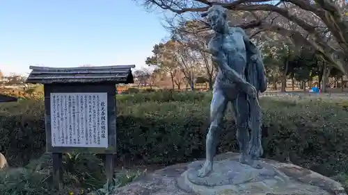 秋元神社の像