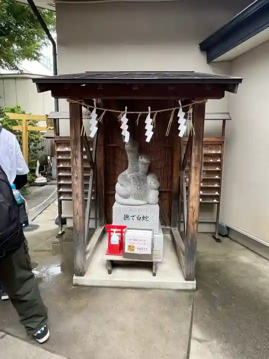 蛇窪神社の{uncategorized: "未分類", other: "その他", undefined: "問題あり", building: "その他建物", grave: "お墓", sacred_gate: "鳥居", guardian: "狛犬", statue: "像", buddha: "仏像", history: "歴史", nature: "自然", garden: "庭園", animal: "動物", pagoda: "塔", temizu: "手水舎", mountain_gate: "山門・神門", sanctuary: "本殿・本堂", subordinate: "末社・摂社", art: "芸術", scenery: "景色", jizo: "地蔵", ema: "絵馬", goshuin: "御朱印", omikuji: "おみくじ", items: "授与品その他", amulet: "お守り", goshuincho: "御朱印帳", eats: "食事", festival: "お祭り", votive_dance: "神楽", shichigosan: "七五三参", wedding: "結婚式", experience: "体験その他", initially: "初詣", around: "周辺", anti_infection: "感染症対策"}