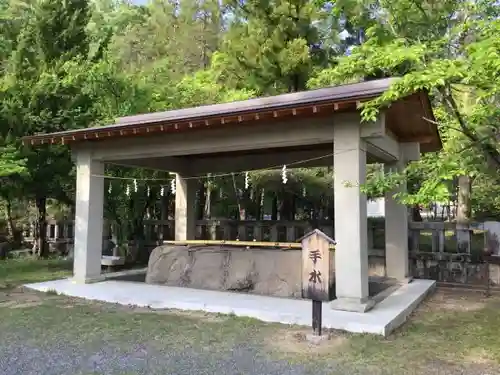 山梨縣護國神社の手水舎