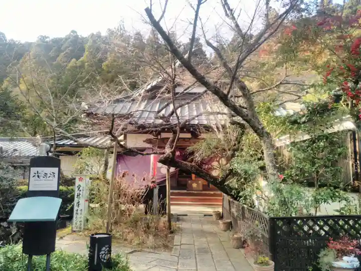 覚林房の本殿・本堂