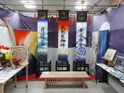 花窟神社の{uncategorized: "未分類", other: "その他", undefined: "問題あり", building: "その他建物", grave: "お墓", sacred_gate: "鳥居", guardian: "狛犬", statue: "像", buddha: "仏像", history: "歴史", nature: "自然", garden: "庭園", animal: "動物", pagoda: "塔", temizu: "手水舎", mountain_gate: "山門・神門", sanctuary: "本殿・本堂", subordinate: "末社・摂社", art: "芸術", scenery: "景色", jizo: "地蔵", ema: "絵馬", goshuin: "御朱印", omikuji: "おみくじ", items: "授与品その他", amulet: "お守り", goshuincho: "御朱印帳", eats: "食事", festival: "お祭り", votive_dance: "神楽", shichigosan: "七五三参", wedding: "結婚式", experience: "体験その他", initially: "初詣", around: "周辺", anti_infection: "感染症対策"}