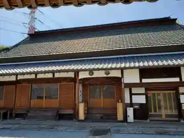 布袋寺の本殿・本堂