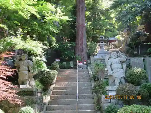 岩角山 岩角寺の像