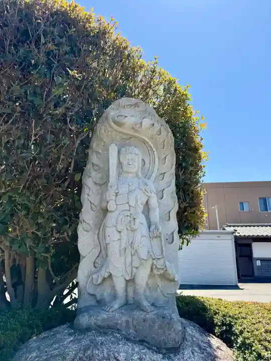 泉龍寺の{uncategorized: "未分類", other: "その他", undefined: "問題あり", building: "その他建物", grave: "お墓", sacred_gate: "鳥居", guardian: "狛犬", statue: "像", buddha: "仏像", history: "歴史", nature: "自然", garden: "庭園", animal: "動物", pagoda: "塔", temizu: "手水舎", mountain_gate: "山門・神門", sanctuary: "本殿・本堂", subordinate: "末社・摂社", art: "芸術", scenery: "景色", jizo: "地蔵", ema: "絵馬", goshuin: "御朱印", omikuji: "おみくじ", items: "授与品その他", amulet: "お守り", goshuincho: "御朱印帳", eats: "食事", festival: "お祭り", votive_dance: "神楽", shichigosan: "七五三参", wedding: "結婚式", experience: "体験その他", initially: "初詣", around: "周辺", anti_infection: "感染症対策"}