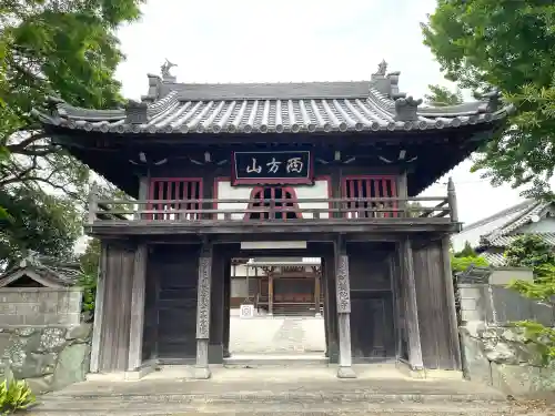 阿弥陀寺の{uncategorized: "未分類", other: "その他", undefined: "問題あり", building: "その他建物", grave: "お墓", sacred_gate: "鳥居", guardian: "狛犬", statue: "像", buddha: "仏像", history: "歴史", nature: "自然", garden: "庭園", animal: "動物", pagoda: "塔", temizu: "手水舎", mountain_gate: "山門・神門", sanctuary: "本殿・本堂", subordinate: "末社・摂社", art: "芸術", scenery: "景色", jizo: "地蔵", ema: "絵馬", goshuin: "御朱印", omikuji: "おみくじ", items: "授与品その他", amulet: "お守り", goshuincho: "御朱印帳", eats: "食事", festival: "お祭り", votive_dance: "神楽", shichigosan: "七五三参", wedding: "結婚式", experience: "体験その他", initially: "初詣", around: "周辺", anti_infection: "感染症対策"}