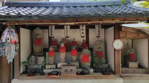 神宮寺の{uncategorized: "未分類", other: "その他", undefined: "問題あり", building: "その他建物", grave: "お墓", sacred_gate: "鳥居", guardian: "狛犬", statue: "像", buddha: "仏像", history: "歴史", nature: "自然", garden: "庭園", animal: "動物", pagoda: "塔", temizu: "手水舎", mountain_gate: "山門・神門", sanctuary: "本殿・本堂", subordinate: "末社・摂社", art: "芸術", scenery: "景色", jizo: "地蔵", ema: "絵馬", goshuin: "御朱印", omikuji: "おみくじ", items: "授与品その他", amulet: "お守り", goshuincho: "御朱印帳", eats: "食事", festival: "お祭り", votive_dance: "神楽", shichigosan: "七五三参", wedding: "結婚式", experience: "体験その他", initially: "初詣", around: "周辺", anti_infection: "感染症対策"}