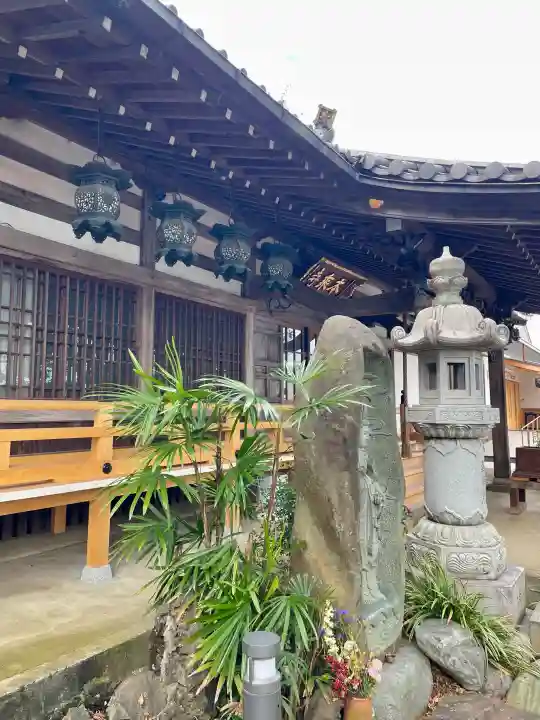 本乗寺の{uncategorized: "未分類", other: "その他", undefined: "問題あり", building: "その他建物", grave: "お墓", sacred_gate: "鳥居", guardian: "狛犬", statue: "像", buddha: "仏像", history: "歴史", nature: "自然", garden: "庭園", animal: "動物", pagoda: "塔", temizu: "手水舎", mountain_gate: "山門・神門", sanctuary: "本殿・本堂", subordinate: "末社・摂社", art: "芸術", scenery: "景色", jizo: "地蔵", ema: "絵馬", goshuin: "御朱印", omikuji: "おみくじ", items: "授与品その他", amulet: "お守り", goshuincho: "御朱印帳", eats: "食事", festival: "お祭り", votive_dance: "神楽", shichigosan: "七五三参", wedding: "結婚式", experience: "体験その他", initially: "初詣", around: "周辺", anti_infection: "感染症対策"}