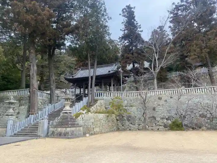 粒坐天照神社の{uncategorized: "未分類", other: "その他", undefined: "問題あり", building: "その他建物", grave: "お墓", sacred_gate: "鳥居", guardian: "狛犬", statue: "像", buddha: "仏像", history: "歴史", nature: "自然", garden: "庭園", animal: "動物", pagoda: "塔", temizu: "手水舎", mountain_gate: "山門・神門", sanctuary: "本殿・本堂", subordinate: "末社・摂社", art: "芸術", scenery: "景色", jizo: "地蔵", ema: "絵馬", goshuin: "御朱印", omikuji: "おみくじ", items: "授与品その他", amulet: "お守り", goshuincho: "御朱印帳", eats: "食事", festival: "お祭り", votive_dance: "神楽", shichigosan: "七五三参", wedding: "結婚式", experience: "体験その他", initially: "初詣", around: "周辺", anti_infection: "感染症対策"}