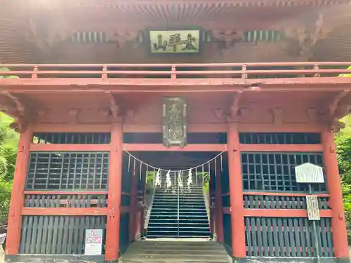 太平山神社の山門