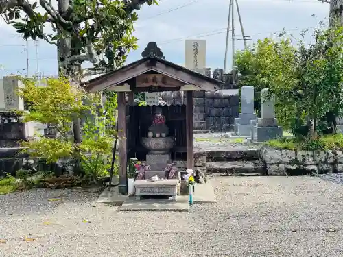 慈眼寺の{uncategorized: "未分類", other: "その他", undefined: "問題あり", building: "その他建物", grave: "お墓", sacred_gate: "鳥居", guardian: "狛犬", statue: "像", buddha: "仏像", history: "歴史", nature: "自然", garden: "庭園", animal: "動物", pagoda: "塔", temizu: "手水舎", mountain_gate: "山門・神門", sanctuary: "本殿・本堂", subordinate: "末社・摂社", art: "芸術", scenery: "景色", jizo: "地蔵", ema: "絵馬", goshuin: "御朱印", omikuji: "おみくじ", items: "授与品その他", amulet: "お守り", goshuincho: "御朱印帳", eats: "食事", festival: "お祭り", votive_dance: "神楽", shichigosan: "七五三参", wedding: "結婚式", experience: "体験その他", initially: "初詣", around: "周辺", anti_infection: "感染症対策"}