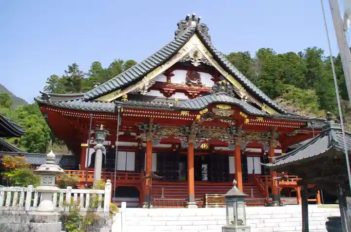 久遠寺の本殿・本堂