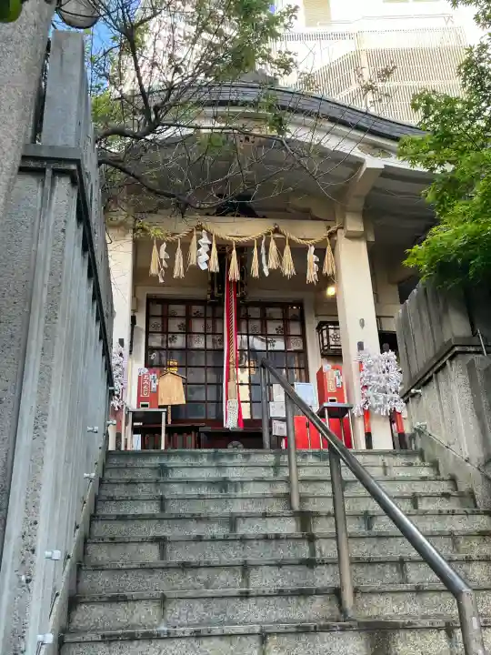 綱敷天神社御旅社の{uncategorized: "未分類", other: "その他", undefined: "問題あり", building: "その他建物", grave: "お墓", sacred_gate: "鳥居", guardian: "狛犬", statue: "像", buddha: "仏像", history: "歴史", nature: "自然", garden: "庭園", animal: "動物", pagoda: "塔", temizu: "手水舎", mountain_gate: "山門・神門", sanctuary: "本殿・本堂", subordinate: "末社・摂社", art: "芸術", scenery: "景色", jizo: "地蔵", ema: "絵馬", goshuin: "御朱印", omikuji: "おみくじ", items: "授与品その他", amulet: "お守り", goshuincho: "御朱印帳", eats: "食事", festival: "お祭り", votive_dance: "神楽", shichigosan: "七五三参", wedding: "結婚式", experience: "体験その他", initially: "初詣", around: "周辺", anti_infection: "感染症対策"}