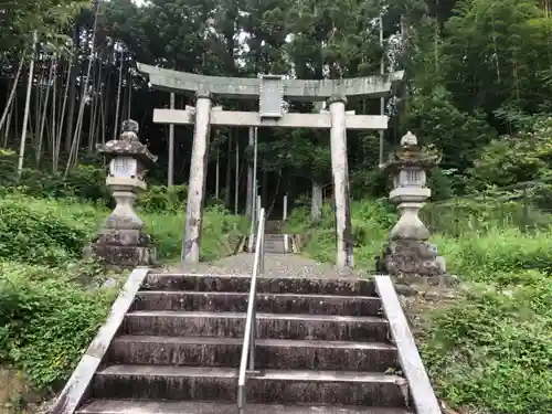 二村神社の鳥居