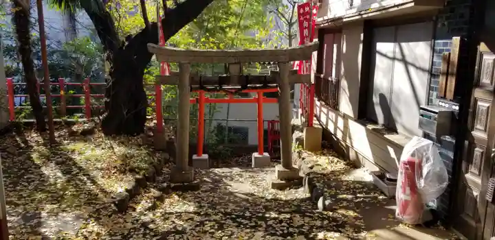 向陵稲荷神社の鳥居