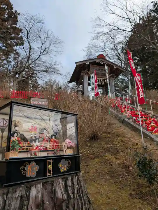 松澤神社の{uncategorized: "未分類", other: "その他", undefined: "問題あり", building: "その他建物", grave: "お墓", sacred_gate: "鳥居", guardian: "狛犬", statue: "像", buddha: "仏像", history: "歴史", nature: "自然", garden: "庭園", animal: "動物", pagoda: "塔", temizu: "手水舎", mountain_gate: "山門・神門", sanctuary: "本殿・本堂", subordinate: "末社・摂社", art: "芸術", scenery: "景色", jizo: "地蔵", ema: "絵馬", goshuin: "御朱印", omikuji: "おみくじ", items: "授与品その他", amulet: "お守り", goshuincho: "御朱印帳", eats: "食事", festival: "お祭り", votive_dance: "神楽", shichigosan: "七五三参", wedding: "結婚式", experience: "体験その他", initially: "初詣", around: "周辺", anti_infection: "感染症対策"}