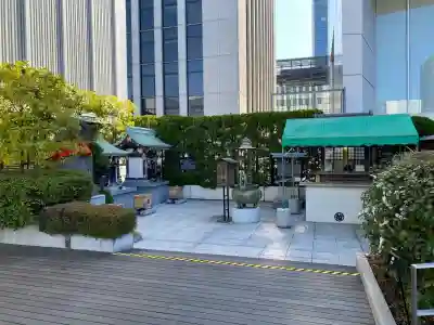 三囲神社銀座摂社の{uncategorized: "未分類", other: "その他", undefined: "問題あり", building: "その他建物", grave: "お墓", sacred_gate: "鳥居", guardian: "狛犬", statue: "像", buddha: "仏像", history: "歴史", nature: "自然", garden: "庭園", animal: "動物", pagoda: "塔", temizu: "手水舎", mountain_gate: "山門・神門", sanctuary: "本殿・本堂", subordinate: "末社・摂社", art: "芸術", scenery: "景色", jizo: "地蔵", ema: "絵馬", goshuin: "御朱印", omikuji: "おみくじ", items: "授与品その他", amulet: "お守り", goshuincho: "御朱印帳", eats: "食事", festival: "お祭り", votive_dance: "神楽", shichigosan: "七五三参", wedding: "結婚式", experience: "体験その他", initially: "初詣", around: "周辺", anti_infection: "感染症対策"}