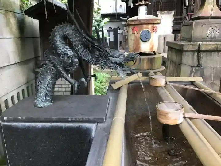高山稲荷神社(旧鎮座地)の手水舎