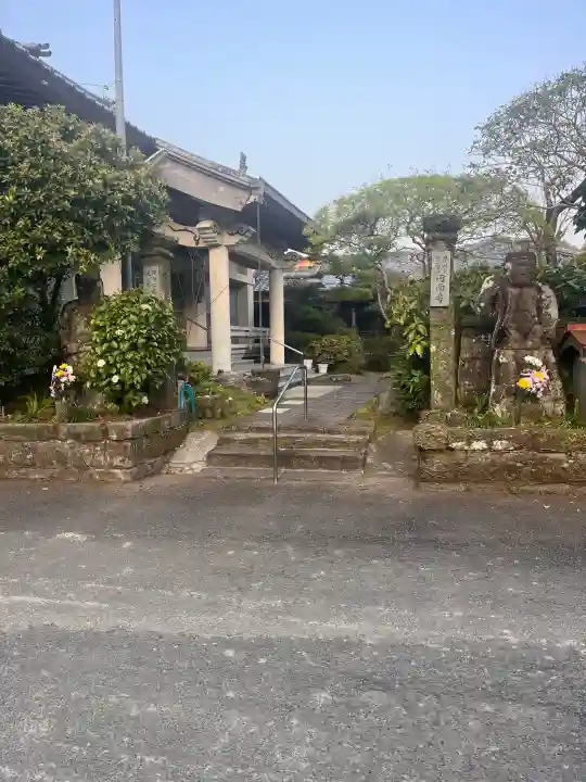 円南寺の{uncategorized: "未分類", other: "その他", undefined: "問題あり", building: "その他建物", grave: "お墓", sacred_gate: "鳥居", guardian: "狛犬", statue: "像", buddha: "仏像", history: "歴史", nature: "自然", garden: "庭園", animal: "動物", pagoda: "塔", temizu: "手水舎", mountain_gate: "山門・神門", sanctuary: "本殿・本堂", subordinate: "末社・摂社", art: "芸術", scenery: "景色", jizo: "地蔵", ema: "絵馬", goshuin: "御朱印", omikuji: "おみくじ", items: "授与品その他", amulet: "お守り", goshuincho: "御朱印帳", eats: "食事", festival: "お祭り", votive_dance: "神楽", shichigosan: "七五三参", wedding: "結婚式", experience: "体験その他", initially: "初詣", around: "周辺", anti_infection: "感染症対策"}
