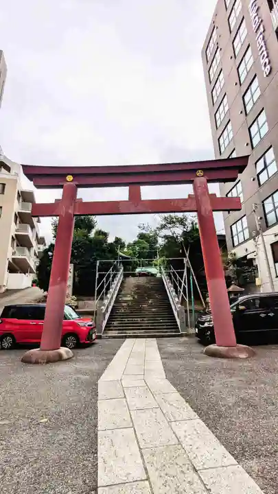白金氷川神社の鳥居