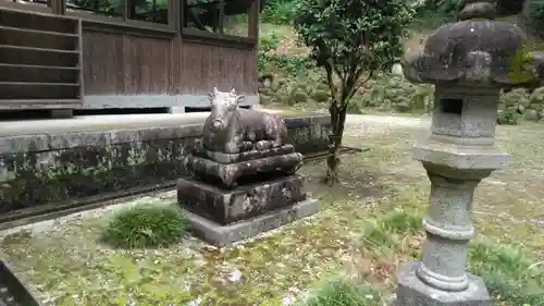 若八幡神社の像