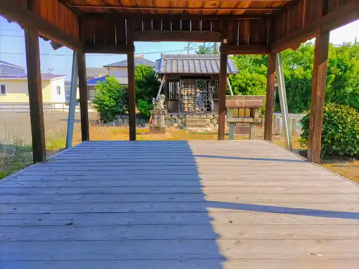 八龍社(目比)の本殿・本堂