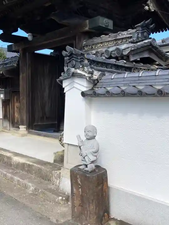 宝持院の山門・神門