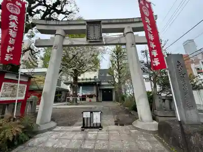 矢先稲荷神社の{uncategorized: "未分類", other: "その他", undefined: "問題あり", building: "その他建物", grave: "お墓", sacred_gate: "鳥居", guardian: "狛犬", statue: "像", buddha: "仏像", history: "歴史", nature: "自然", garden: "庭園", animal: "動物", pagoda: "塔", temizu: "手水舎", mountain_gate: "山門・神門", sanctuary: "本殿・本堂", subordinate: "末社・摂社", art: "芸術", scenery: "景色", jizo: "地蔵", ema: "絵馬", goshuin: "御朱印", omikuji: "おみくじ", items: "授与品その他", amulet: "お守り", goshuincho: "御朱印帳", eats: "食事", festival: "お祭り", votive_dance: "神楽", shichigosan: "七五三参", wedding: "結婚式", experience: "体験その他", initially: "初詣", around: "周辺", anti_infection: "感染症対策"}
