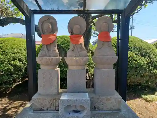 全徳寺の{uncategorized: "未分類", other: "その他", undefined: "問題あり", building: "その他建物", grave: "お墓", sacred_gate: "鳥居", guardian: "狛犬", statue: "像", buddha: "仏像", history: "歴史", nature: "自然", garden: "庭園", animal: "動物", pagoda: "塔", temizu: "手水舎", mountain_gate: "山門・神門", sanctuary: "本殿・本堂", subordinate: "末社・摂社", art: "芸術", scenery: "景色", jizo: "地蔵", ema: "絵馬", goshuin: "御朱印", omikuji: "おみくじ", items: "授与品その他", amulet: "お守り", goshuincho: "御朱印帳", eats: "食事", festival: "お祭り", votive_dance: "神楽", shichigosan: "七五三参", wedding: "結婚式", experience: "体験その他", initially: "初詣", around: "周辺", anti_infection: "感染症対策"}
